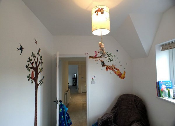 Winnie-the-Pooh-wall-decal-standsout-thanks-to-the-white-backdrop