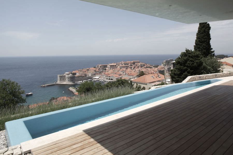 Infinity-pool-that-gives-a-glimpse-of-the-Dalmatian-Coast