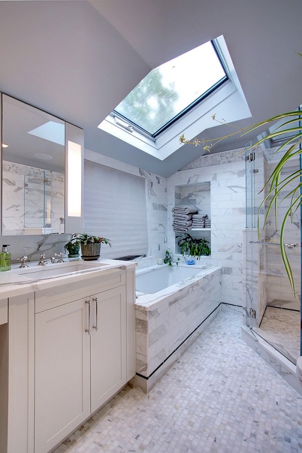 Skylight-breathes-life-into-the-smart-contemporary-white-bathroom