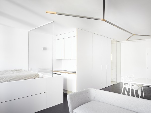 white-geneva-flat-freaks-freearchitects-ceiling-lighting