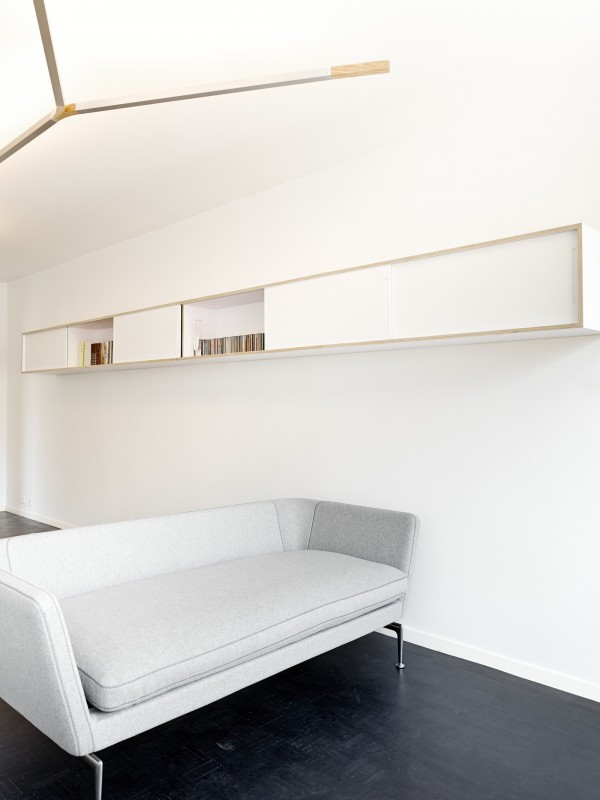 white-geneva-flat-freaks-freearchitects-wall-shelves
