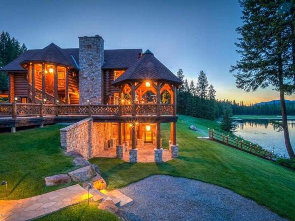 built-in-2004-this-12017-square-foot-custom-built-log-home-has-four-bedrooms-four-bathrooms-and-one-partial-bath
