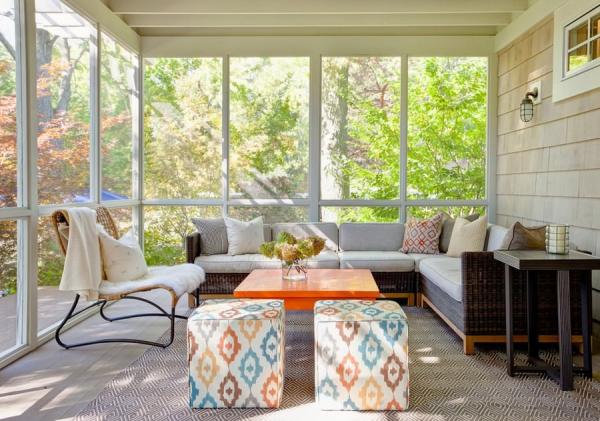 Ample-seating-in-a-screened-in-porch