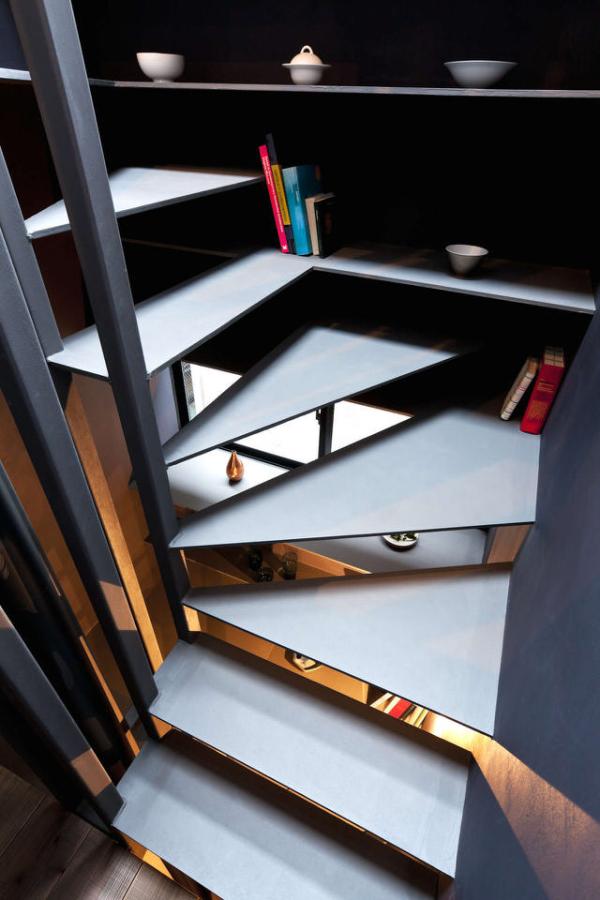 Toshima-long-and-narrow-house-stairs-and-shelves