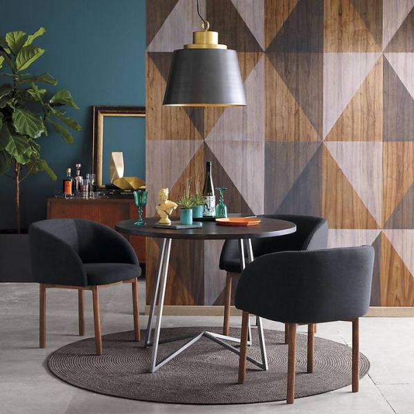 A-statement-wall-makes-a-dining-room-stand-out