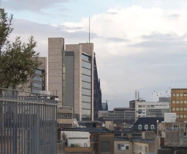 Cologne-Penthouse-by-Angelo-de-Bock-09