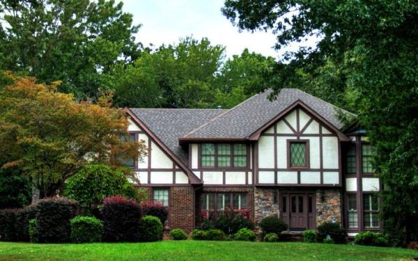 Contemporary-vibe-for-tudor-house