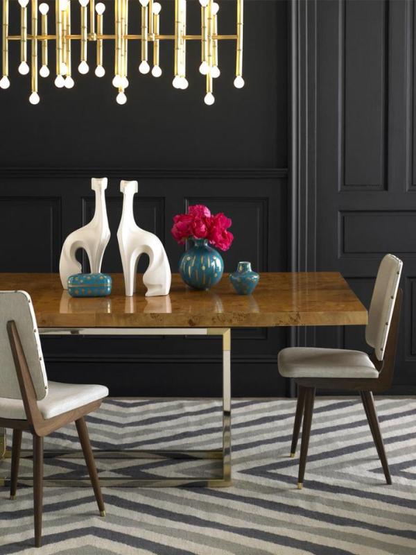 Elegant-dining-room-with-bold-pendant-lighting