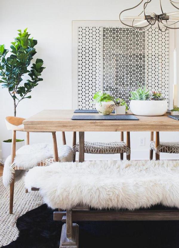Large-art-piece-in-a-modern-dining-room