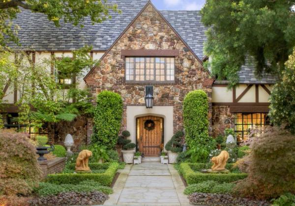 Tudor-house-curb-appeal