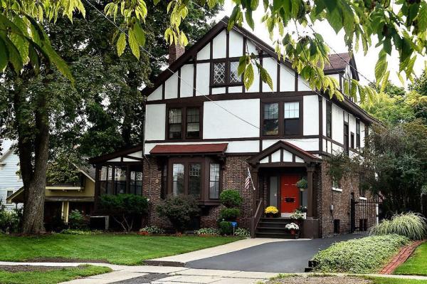 Tudor-revival-style-in-Syracuse