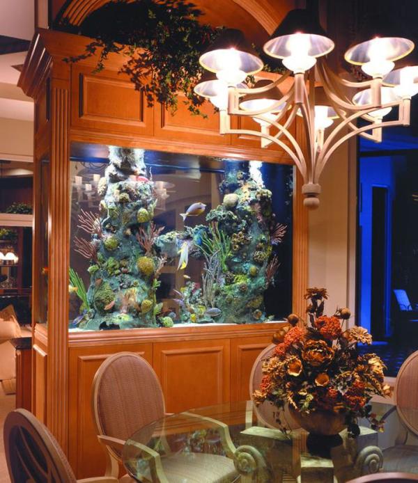 Aquarium-used-to-separate-dining-room-from-living-room