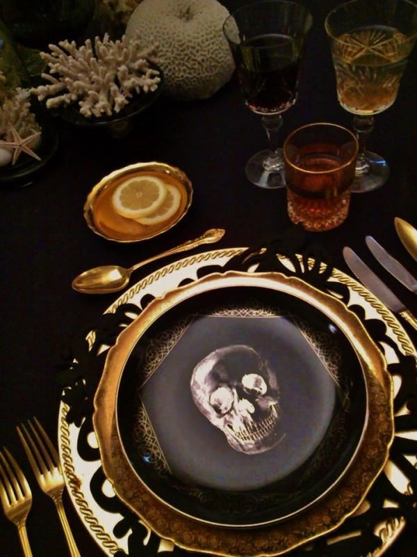 Black-and-gold-plates-with-skulls-on-the-make-for-a-perfectly-scary-Halloween-dinner-party