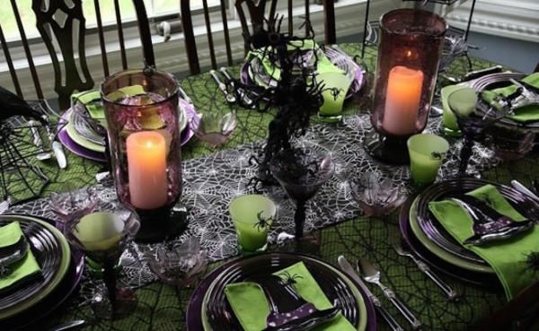 Black-and-green-Halloween-dinner-setting-with-spiderwebs