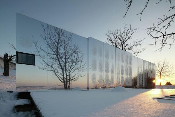 Casa-Invisible-concept-facade-reflects-landscape