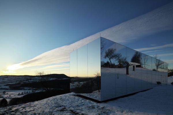 Casa-Invisible-concept-mirrored-facades