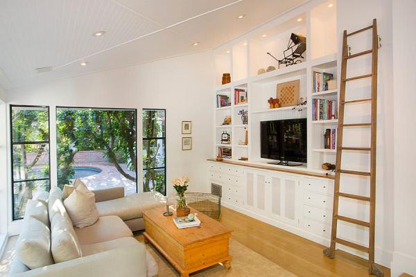 Clean-and-cozy-eclectic-family-room