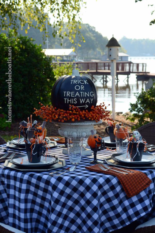 Cute-outdoor-Halloween-table-setting-with-black-pumpkin-centerpiece