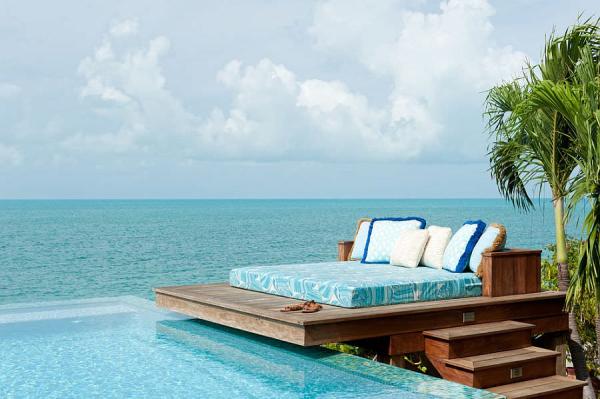 Dream-deck-next-to-the-pool-and-ocean-blends-tropical-flavor-with-beach-style