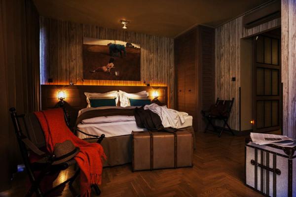 Gorgeous-interiors-of-Baltzar-Hotel-in-Budapest