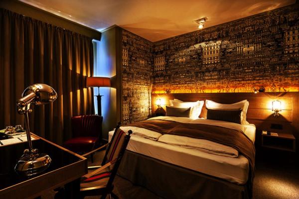 Hint-of-Hollywood-Regenecy-inside-the-rooms