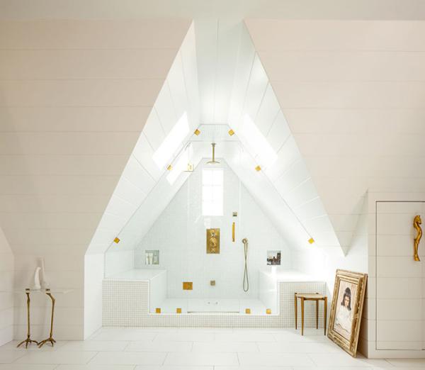 Huge-shower-that-takes-advantage-of-attic-architecture