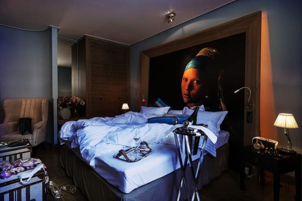 Hungarian-Hotel-room-with-pop-art-influences-of-Andy-Warhol