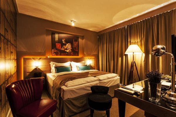 Lovely-lighting-and-iniviting-charm-of-the-rooms-at-Baltazar