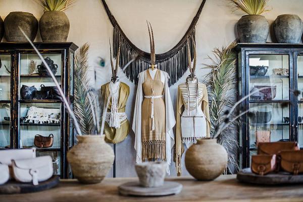 Natural-materials-and-Caravana-Montaecristo-tent-become-an-integral-part-of-Scorpios