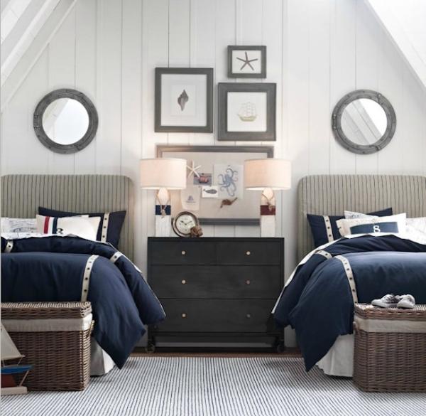 Nautical-themed-guest-room-with-twin-beds