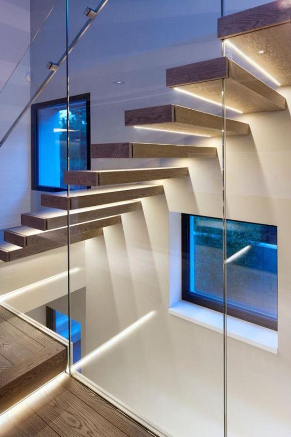 Oak-and-glass-staircase-with-LED-lighting-strips