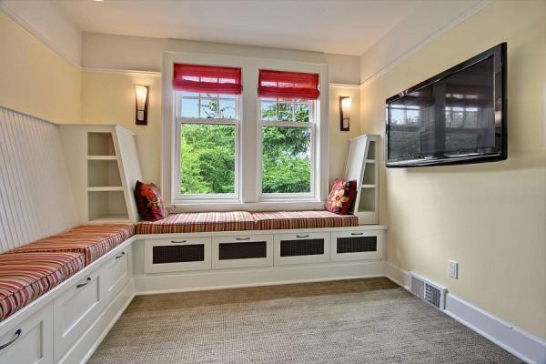 Small-TV-room-with-custom-built-in-banquette-and-storage