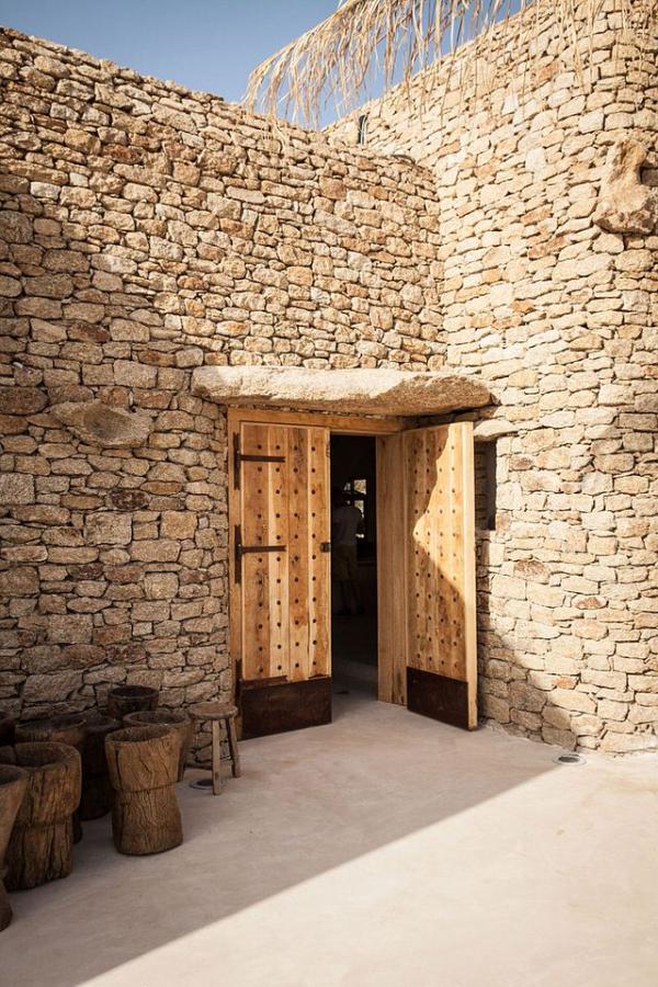 Stone-structures-bring-back-the-60s-Greek-flair