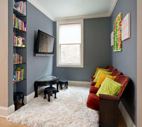 Tiny-nook-off-of-the-hallway-turned-into-kids-play-zone-and-TV-viewing-space