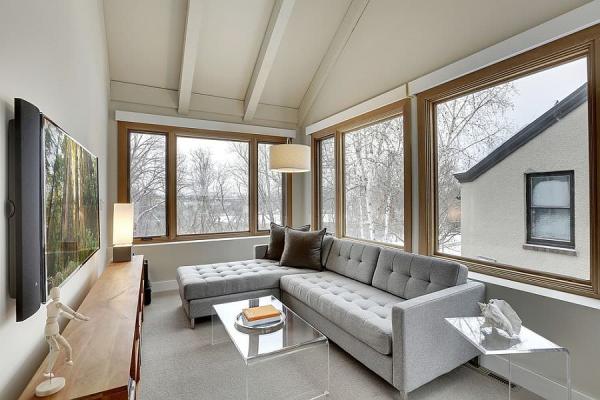Turn-the-sunroom-into-a-relaxing-Tv-room