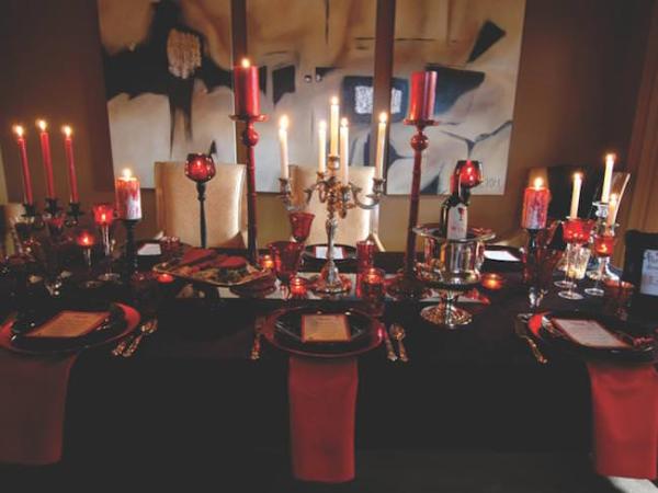 Vampire-themed-black-and-red-table-setting