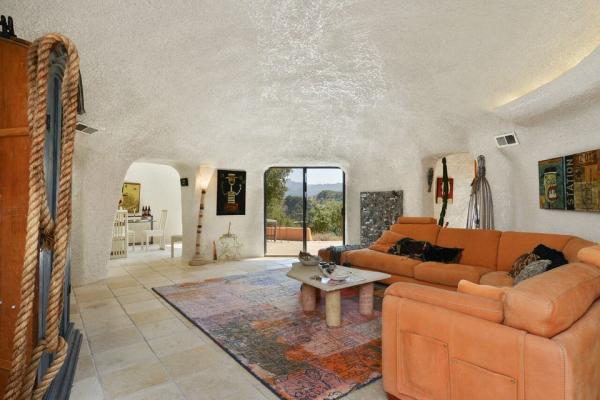 casa familiei flinstone 3