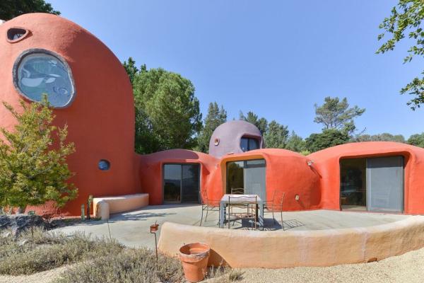 casa familiei flinstone 9