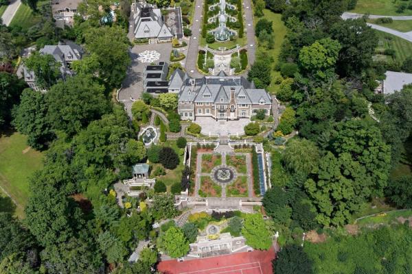 in-the-time-since-the-main-house-was-built-two-other-guest-houses-were-added-to-the-property-increasing-the-livable-square-feet-to-60000