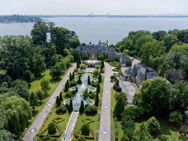 one-of-the-largest-and-most-expensive-homes-on-long-islands-north-shore-is-up-for-sale-again
