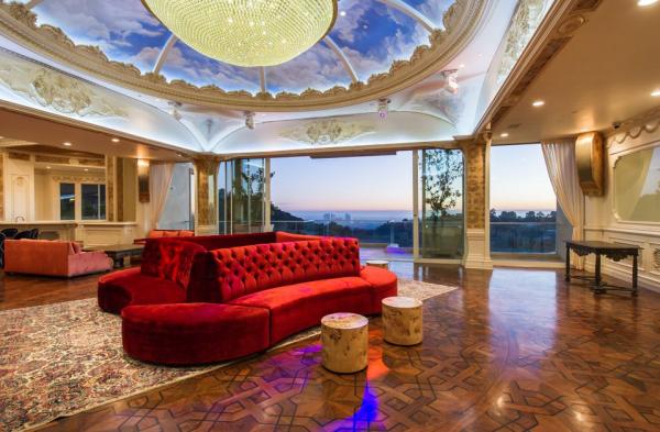 with-53000-square-feet-of-space-this-mansion-is-truly-gigantic