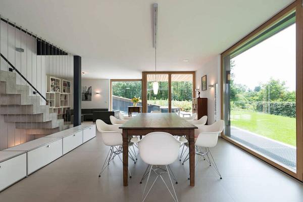 Classic-Eames-chairs-at-the-dining-table-in-wood