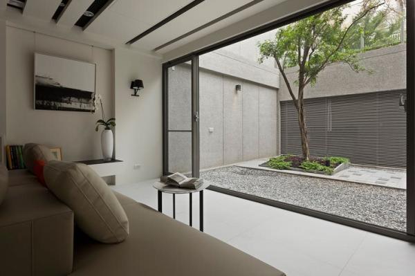 Living-room-that-looks-out-into-bright-courtyard