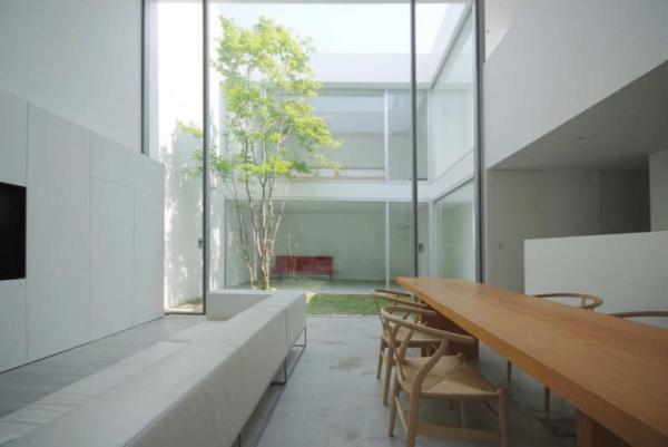 Seating-areas-in-a-building-separated-by-a-small-courtyard