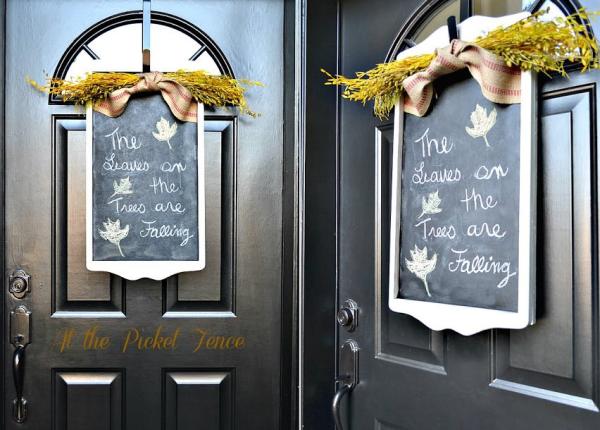 The-chalkboard-wreath-for-front-door
