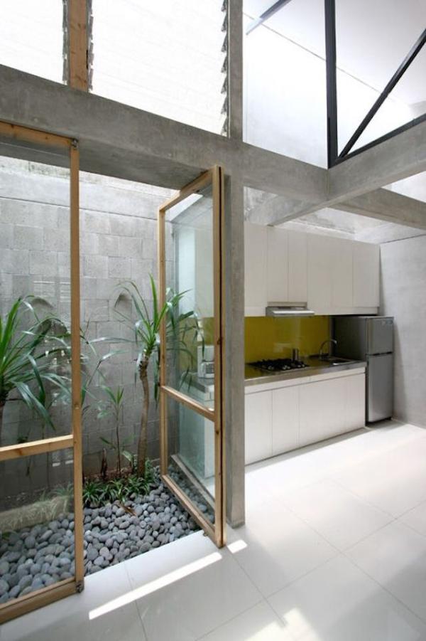 Tiny-courtyard-beside-a-kitchen-in-an-Indonesian-home