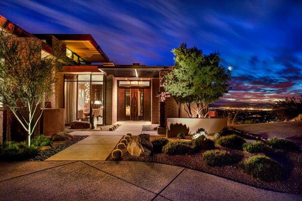 Contemporary-mountain-home-with-a-private-entry