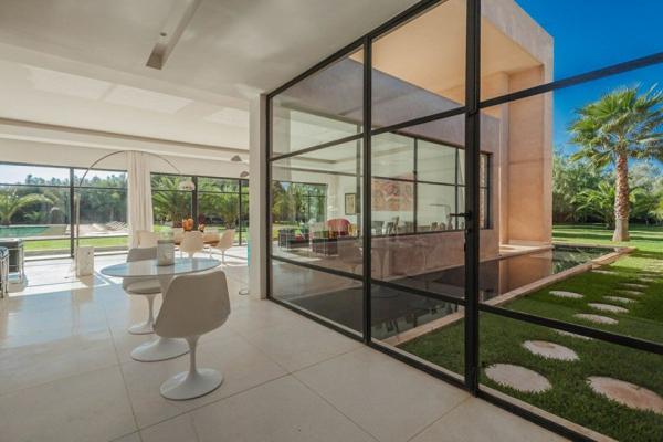casa din james bond 11