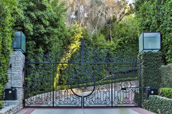 casa lui Max Azria 2