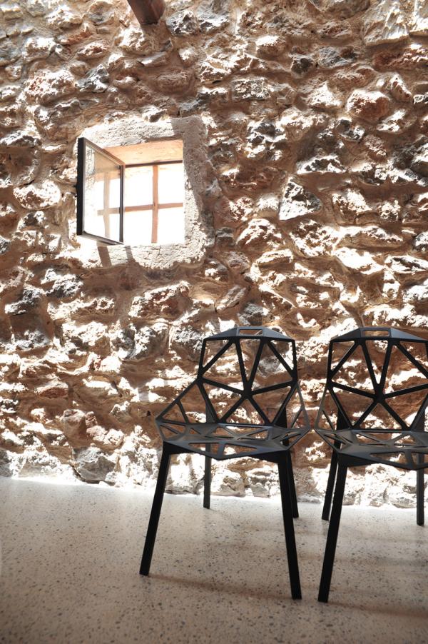 casa veche de 300 de ani 17